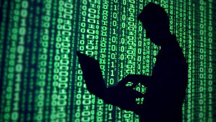 اخترقَ أنظمة الكمبيوتر في مطار.. وسرق تفاصيل حسّاسة