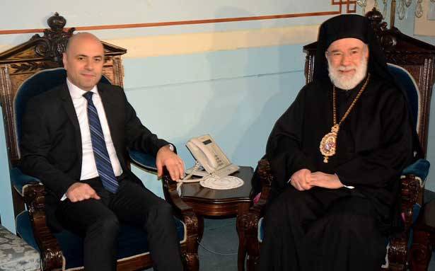 حاصباني زار عوده : لا أعلم لمن يُوجّه
الحريري الكلام عن الطعن بالظهر