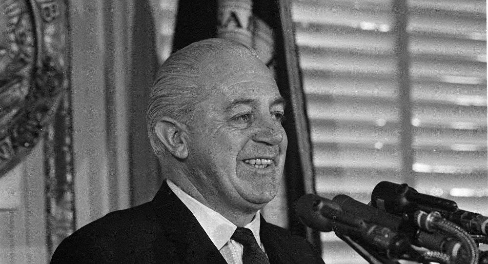 رئيس وزراء خرج ولم يعد