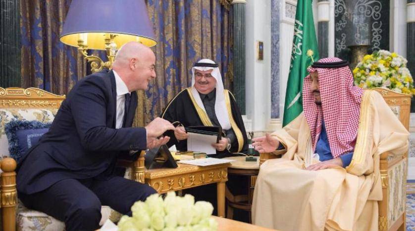 خادم الحرمين الشريفين يستقبل رئيس «فيفا»