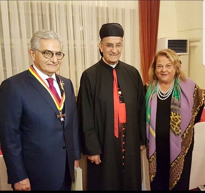 البطريرك الراعي يمنح وسام مار مارون إلى الدكتور سليم صفير
