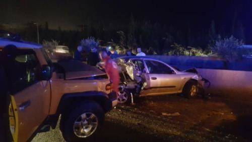بالصور.. 3 جرحى بحادث سيرٍ مروع على أوتوستراد جبيل