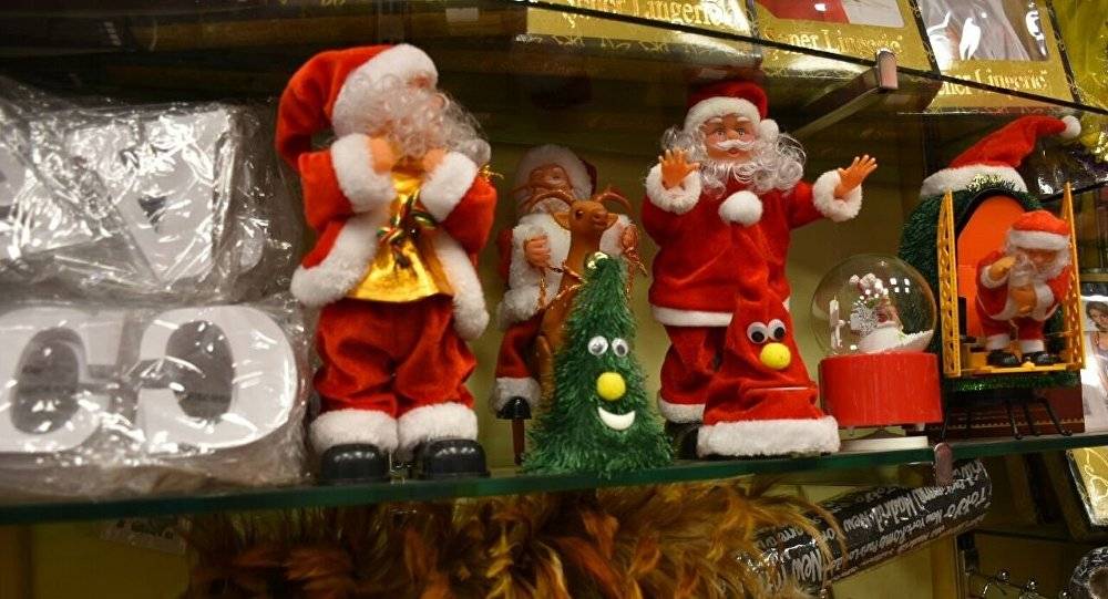 بعد سنوات من ملاحقته بالذبح على يد "داعش"... بابا نويل يعانق الموصل مجددا