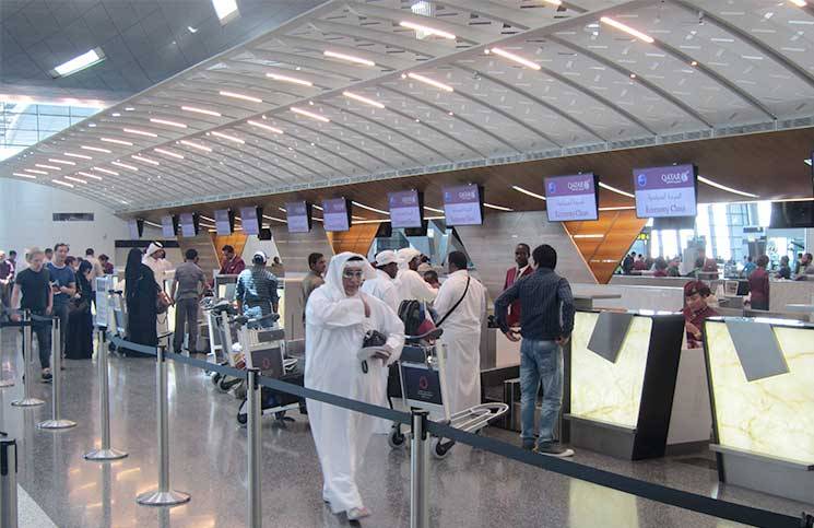 من يسيطر  أمنياً  على جميع المعابر والمطارات في قطر؟