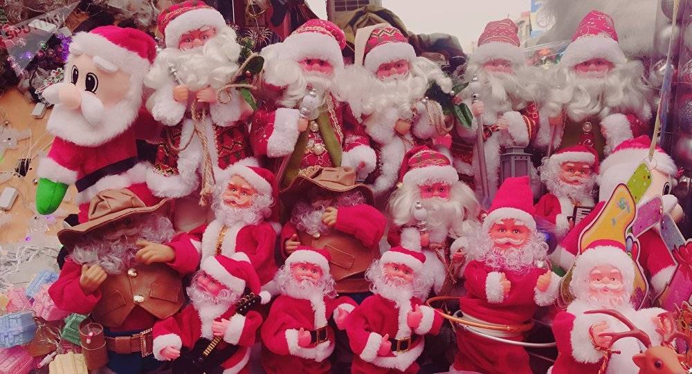 بالصور... مهمة خاصة لبابا نويل وغزلانه الطائرة في بغداد