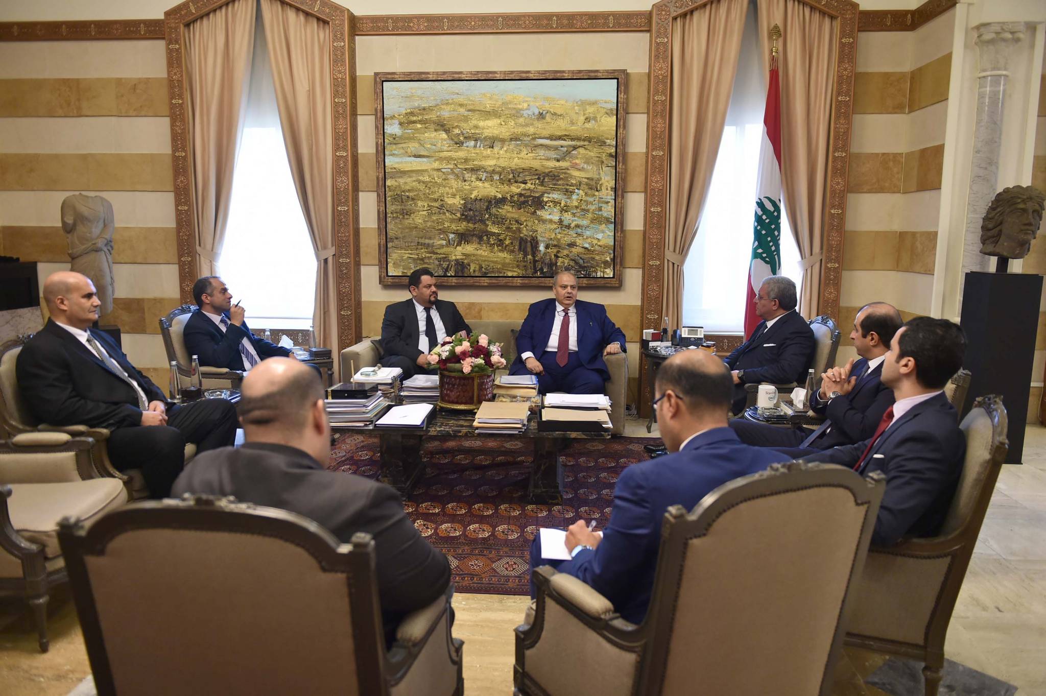 المشنوق عرض مع وفد مصري قضايا مشتركة تهم البلدين