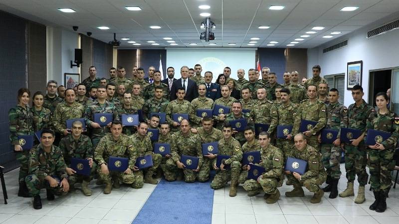 AUST خرجت 65 متخرجا من عناصر وضباط الجيش حازوا شهادات إنجاز دورات تدريبية