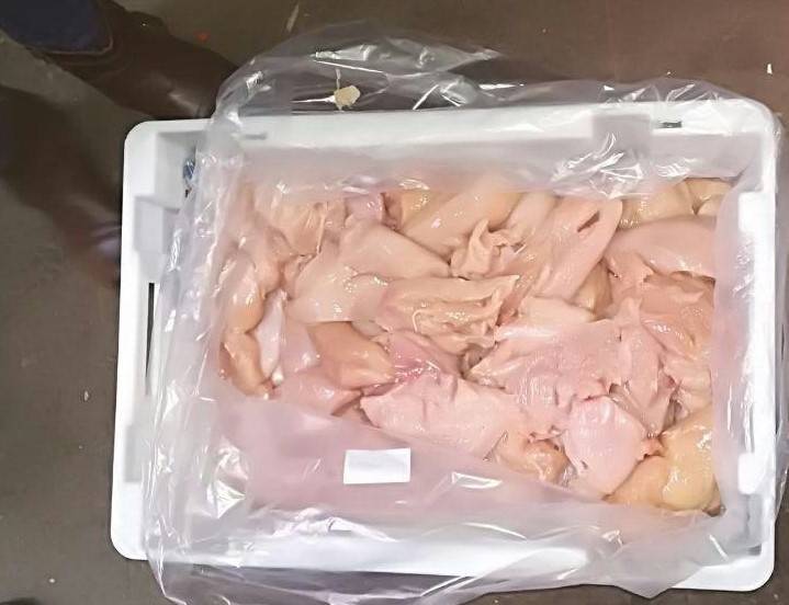 بالصورة: في طرابلس.. مصادرة كمية من الدجاج الفاسد!