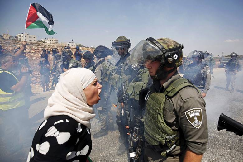 العدو يجرب سلاحا جديدا.. هذا ما يحصل للفلسطينيين بعد استنشاقه!