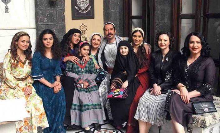 بالصورة: نجمة باب الحارة بفستانٍ أحمر ضيق.. هكذا علق المتابعون!
