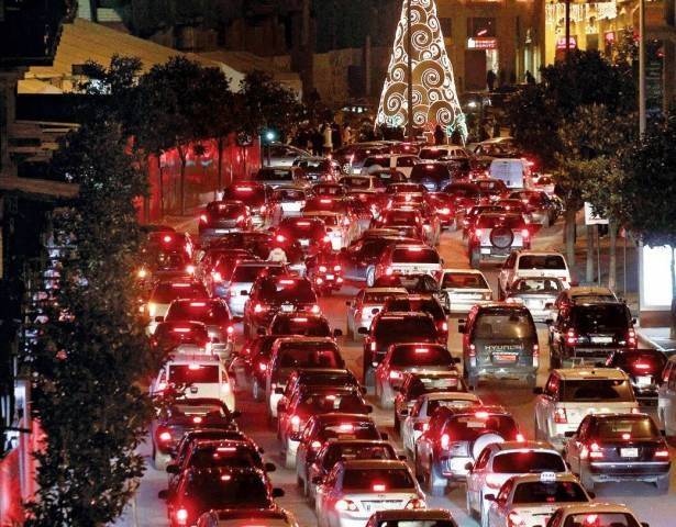 في هذا اليوم الميلادي والعاصف.. زحمةٌ وحوادث على الطرقات