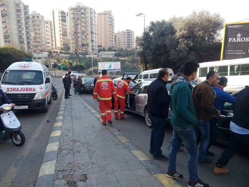 حادث سير بين 4 سيارات في أبي سمراء.. هذه محصلته