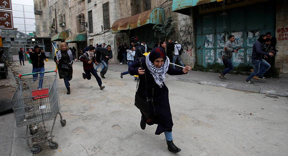 إصابة 12 فلسطينيا بمواجهات مع الجيش الإسرائيلي في الضفة وغزة
