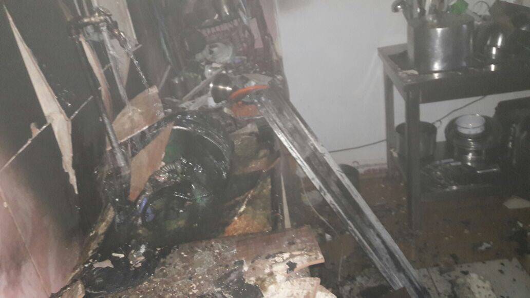 حريق في معمل للحلويات في صيدا والاضرار مادية