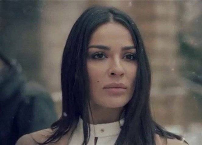 نادين نسيب نجيم إلى 