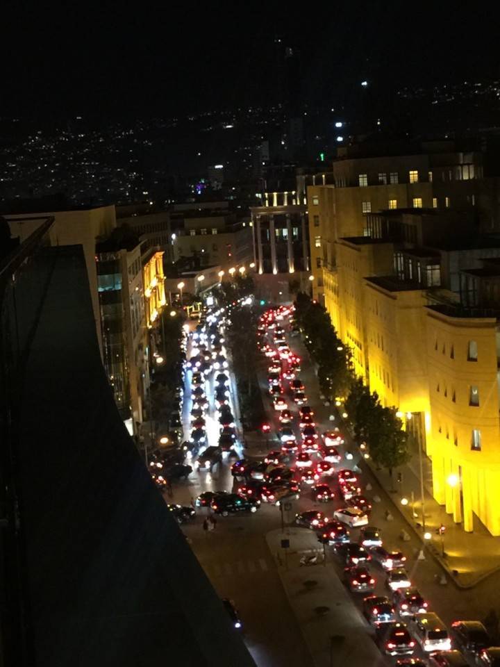 المحال التجارية في وسط بيروت تتسبب بزحمة سير خانقة