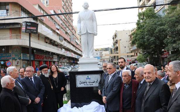 إزاحة الستار عن تمثال أوغست باخوس