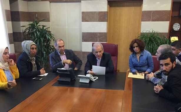حمادة وعد الثانويين الناجحين
بالدفاع عن قانون استقطابهم