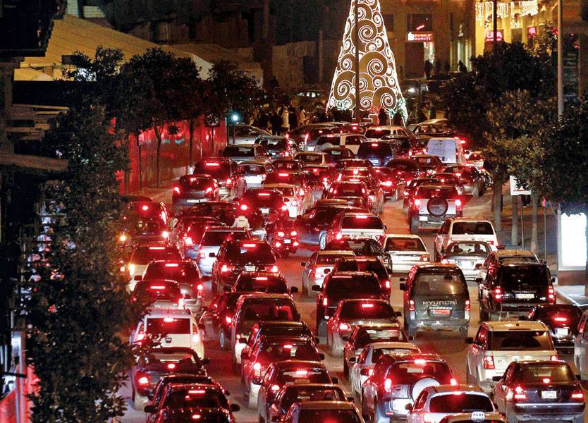 زحمة العيد جنونية.. كيلومتر واحد بساعة!