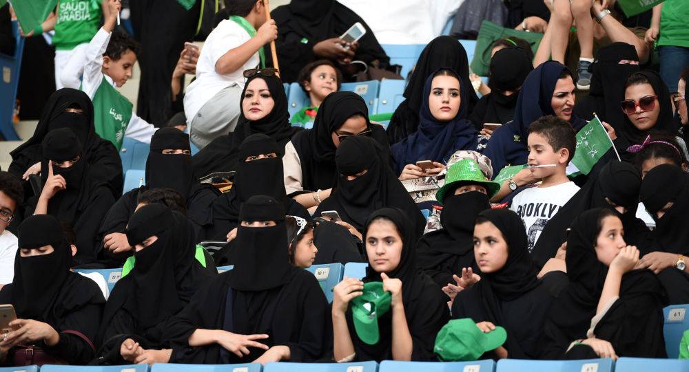 السعودية تدرس مشاركة النساء في الرياضة
