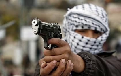 خلاف زوجي بعكار.. إطلاق نار وطعن بالسكاكين وإبنة الـ11 عاماً تدفع الثمن!