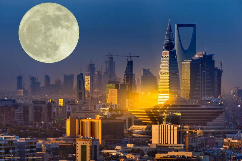 رأس السنة على موعد مع ظاهرة نادرة.. القمر الذئب سيظهر