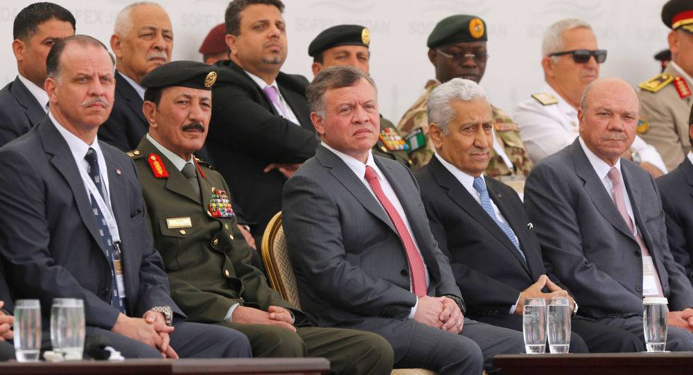 وسط مزاعم "الانقلاب".. الكاميرات ترصد أمرا غير مسبوق داخل برلمان الأردن (فيديو)