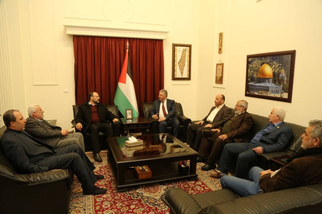 دبور التقى وفدا من حماس وتشديد على تعزيز الوحدة الفلسطينية