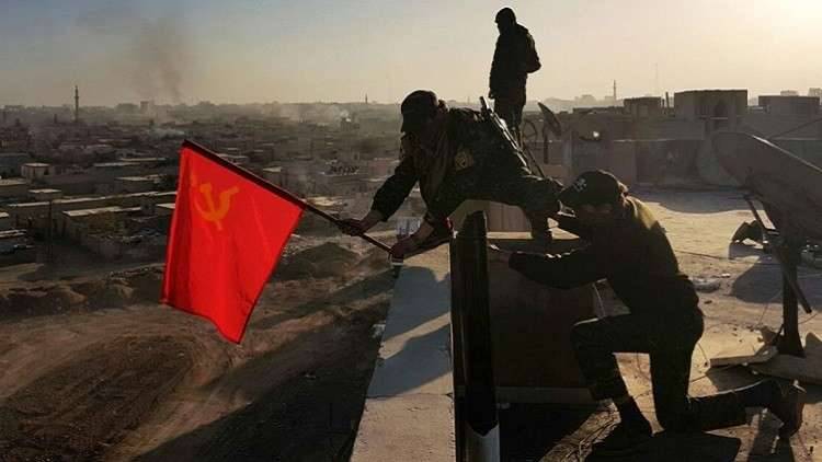 العلم الأحمر يرفرف فوق الرقة