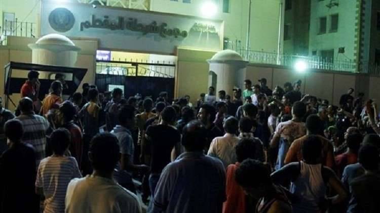 فيديو- اشتباكات مع الشرطة ومحاولة اقتحام مقر المقطم شرقي القاهرة