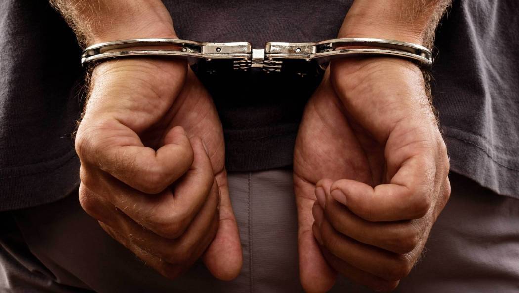 توقيف مجموعة من الشبان لتعاطي المخدرات في الميناء
