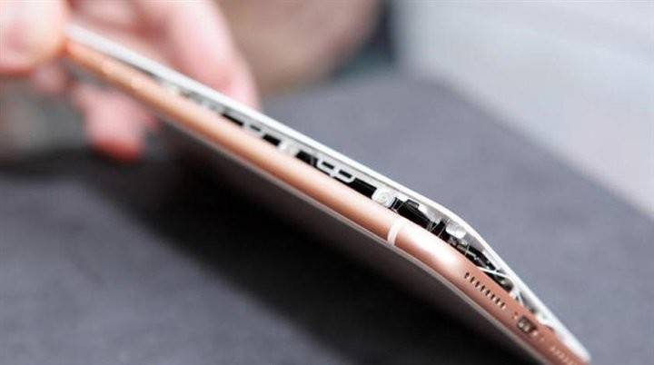 ضربة دموية لـ"آيفون" بعد انفجار بطارية