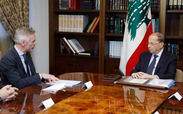 استقبل رئيس بعثة الصليب الأحمر الدولي في لبنان
عون : لحلّ سلمي للأزمة السوريّة
يُمكّن النازحين من العودة الآمنة