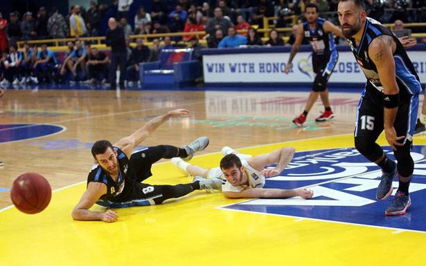 بطولة لبنان في كرة السلة
الرياضي يرد الدين للشانفيل (86-79)
وهومنتمن يتخطى الأنطوني (108-92)