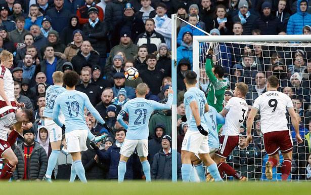 البطولات الأوروبية المحلية في كرة القدم : مانشستر سيتي الى دور الـ 32 لكأس انكلترا
نابولي يحتفظ بصدارة ايطاليا وفوز فالنسيا وأتلتيكو على جيرونا وخيتافي في اسبانيا