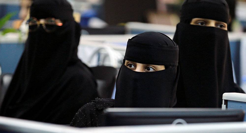 نساء السعودية في ملاعب الكرة (فيديو + صور)