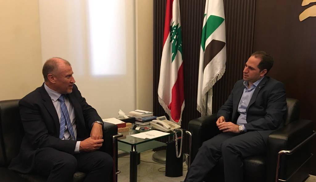 سامي الجميل عرض وسفير استراليا موضوع الانتخابات والتقى مجلس بلدية زحلة المعلقة وتعنايل