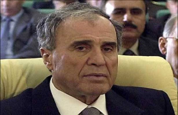 من الذي فتح الخط بين اللواء غازي كنعان واميركا: مدير المخابرات اللبناني العميد الطيار سيمون قسيس ام السفير جوني عبدو؟