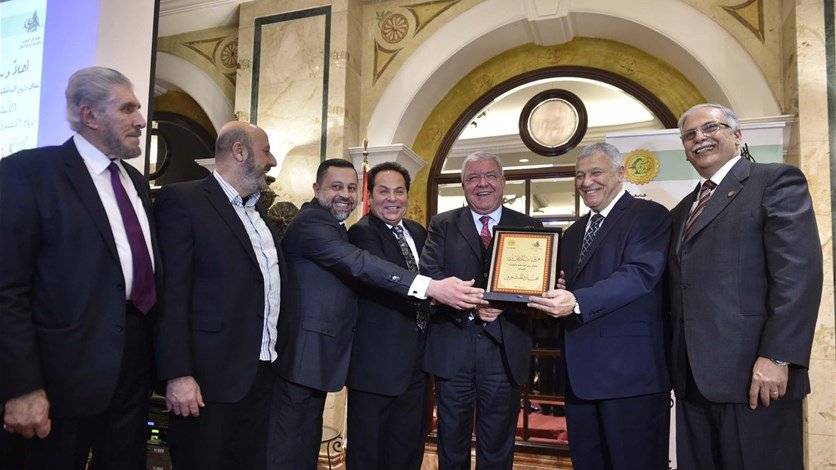 المشنوق: أبو مصطفى زعلان لكن قلبه كبير