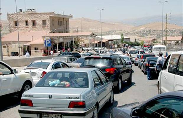 وعكة صحية مفاجئة قتلت "عواطف"..هذا ما جرى عند معبر المصنع الحدودي