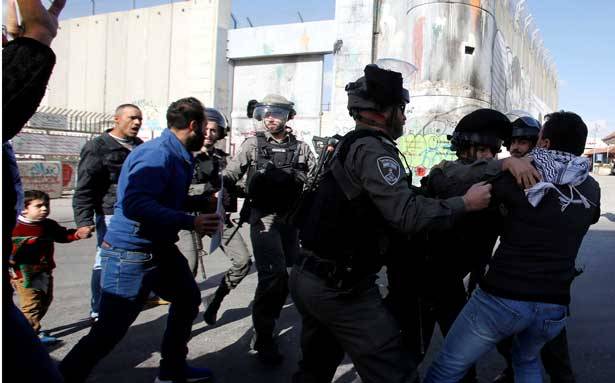 شعب فلسطين يتحدى الاحتلال وحيدا وثورته مستمرة