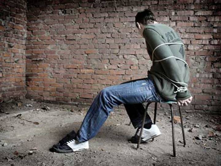 ضرب واذلال وتكبيل.. توقيف عصابة خطف بأقل من 24 ساعة