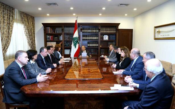 وقفة للجان الأهل في المدارس الخاصّة في بعبدا
عون: جلسة حكوميّة إستثنائيّة لدرس الحلول لمسألة أقساط المدارس