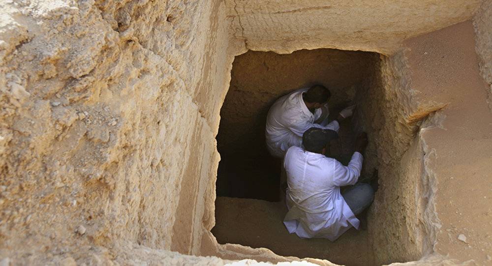 بالصور... اكتشاف مقبرة منحوتة في الصخر في مصر
