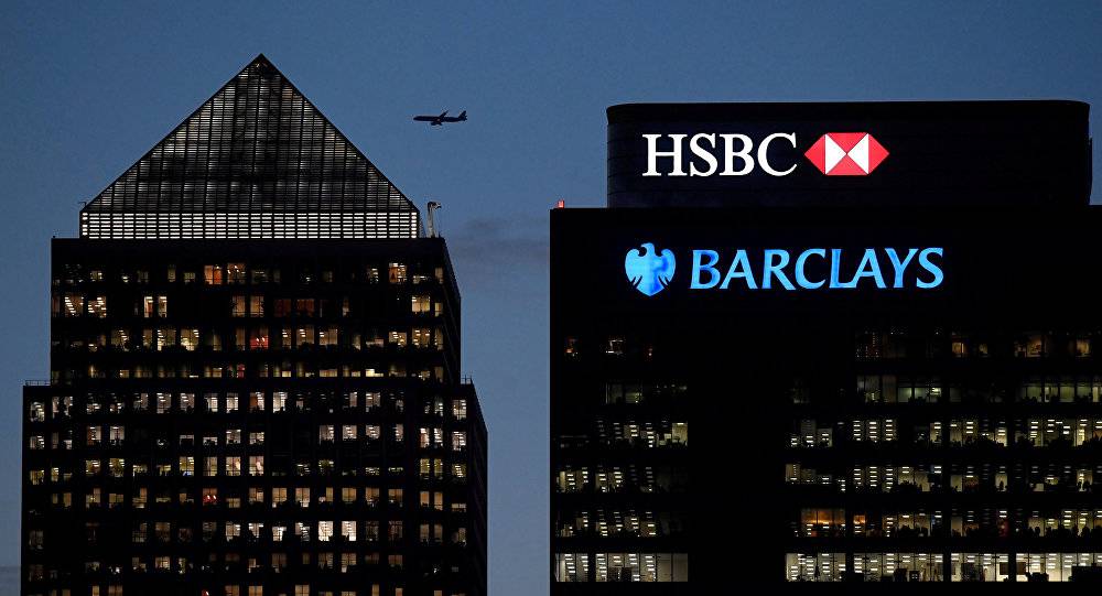 بنك بريطاني يدفع 100 مليون دولار لتسوية قضية تزوير