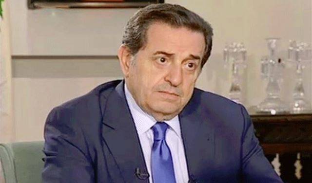 حرب يدعو الحكومة إلى وقف التوظيف