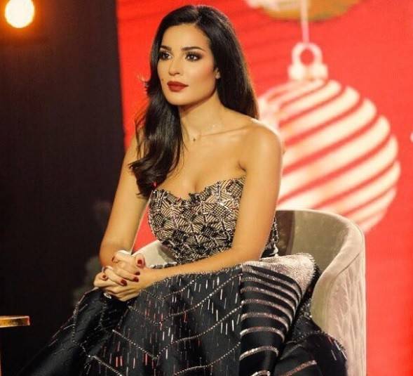 بالصورة.. نادين نسيب نجيم غيّرت لون شعرها