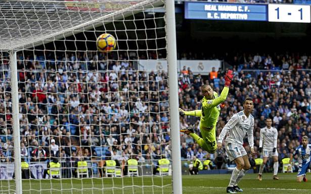 ريال مدريد يكتسح ديبورتيفو (7ــ1) وبرشلونة يسحق ريال بيتيس (5 ــ0)
