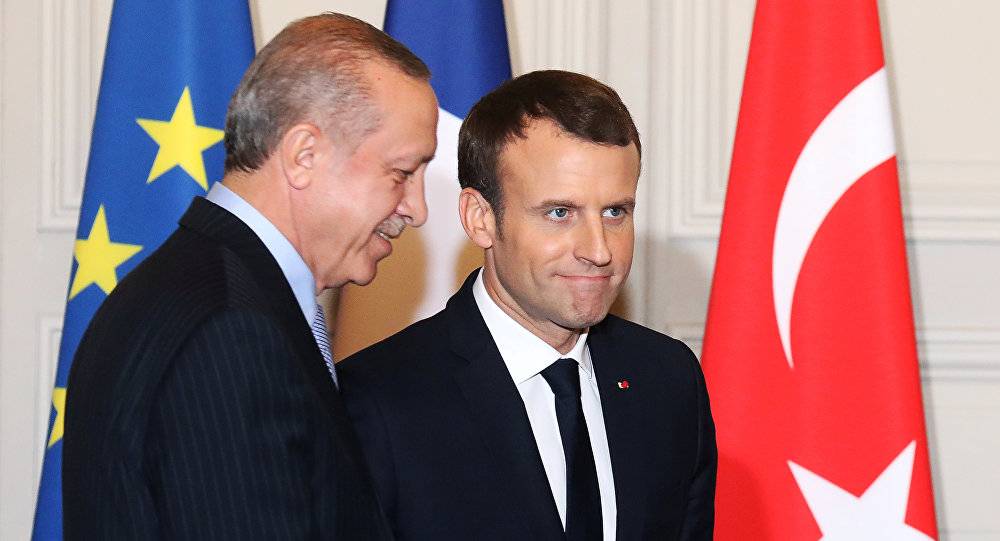 أردوغان يبلغ ماكرون باتخاذ جميع التدابير لمنع سقوط مدنيين في عملية عفرين