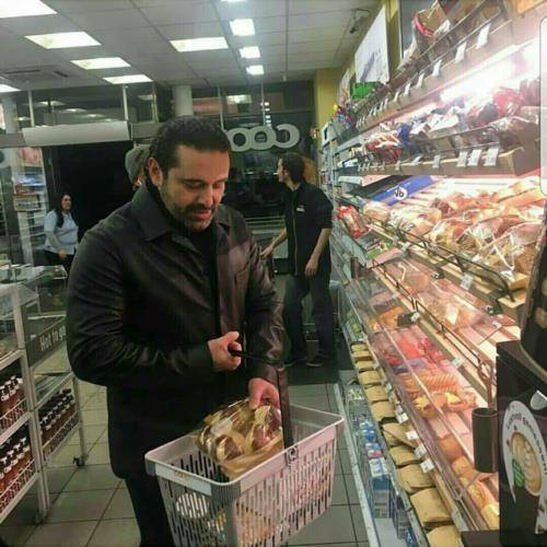 الحريري يتسوق في "السوبر ماركت"